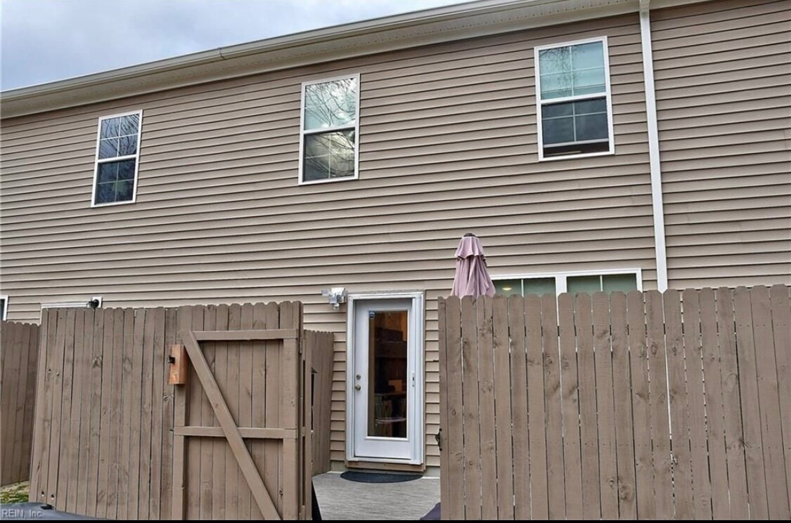 Building Photo - 1243 Jadens Way