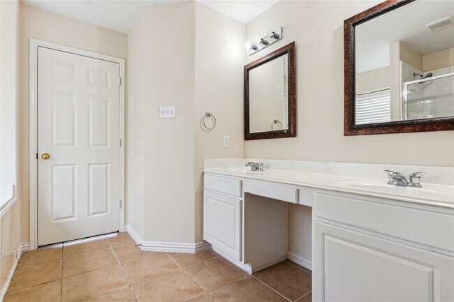 Building Photo - 19511 Ingham Dr