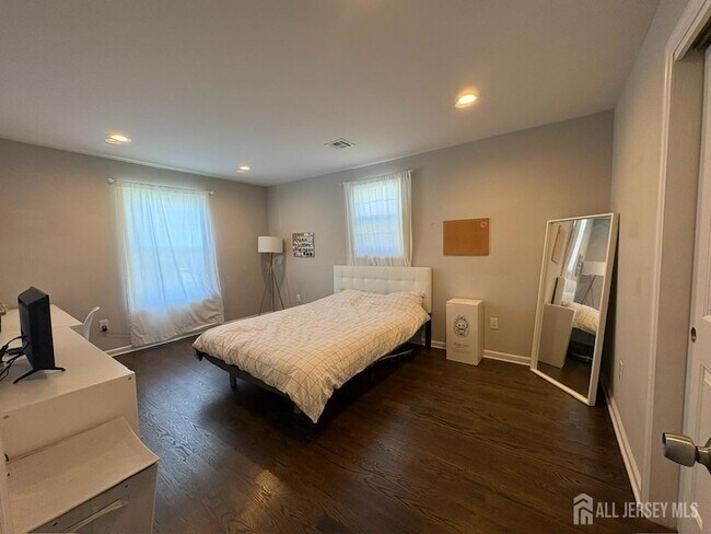 Building Photo - 39 Caldwell Rd