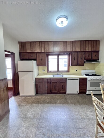 Building Photo - 96 Capen St