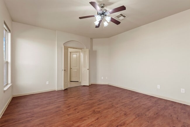 Building Photo - 8734 Auburn Mane Dr