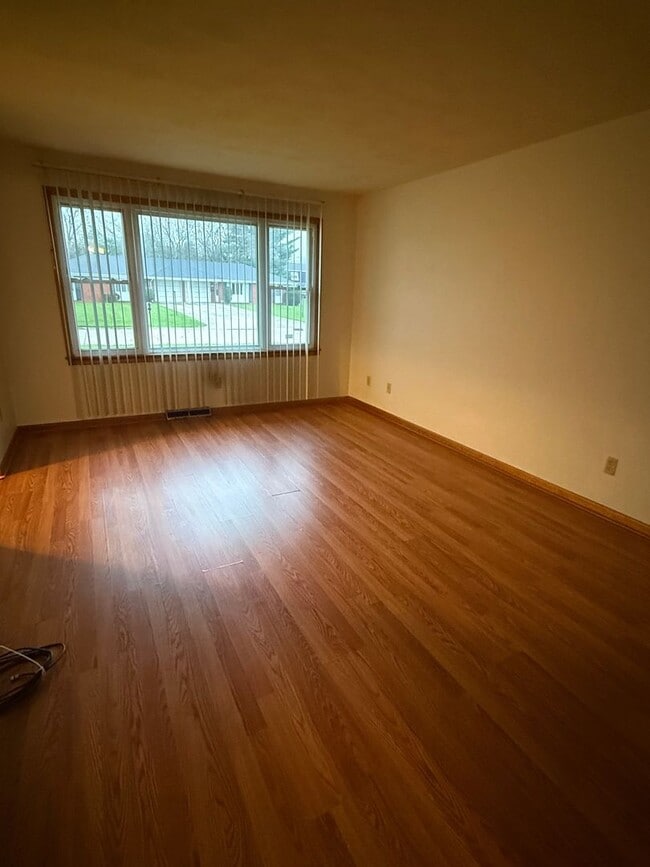 Building Photo - 712 Mellen Dr