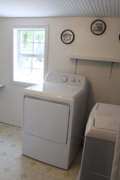 Building Photo - 117 W Poplar St