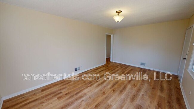 Building Photo - 1427 Grant Cir