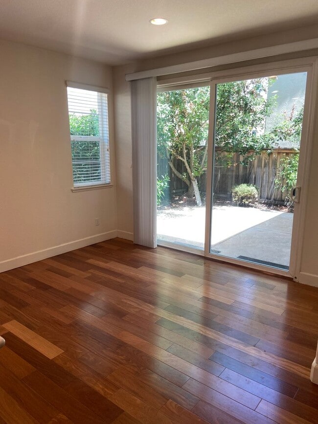 Building Photo - Folsom 4 bdrm, 3 bath near Folsom HS