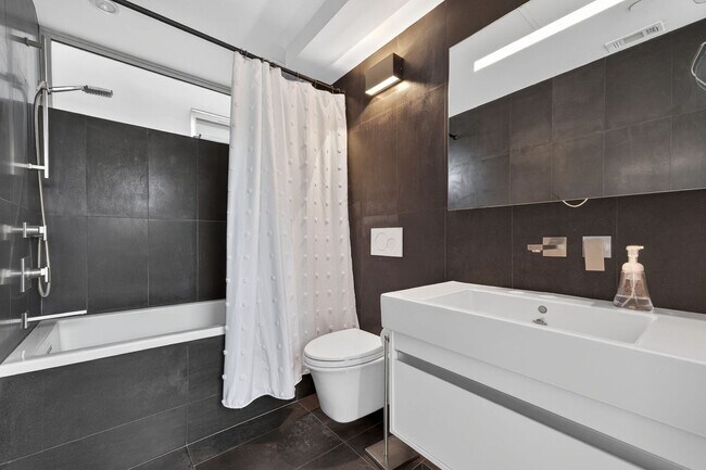 Building Photo - Discover this striking 3 bedroom apartment for rent in Venice, offering 4 bathrooms, contemporary...