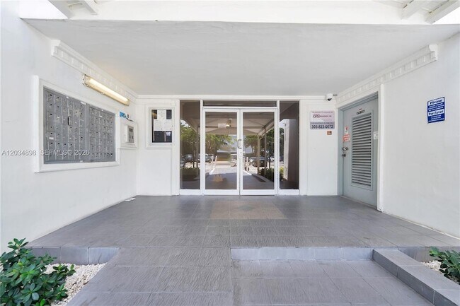 Building Photo - 9001 SW 77th Ave