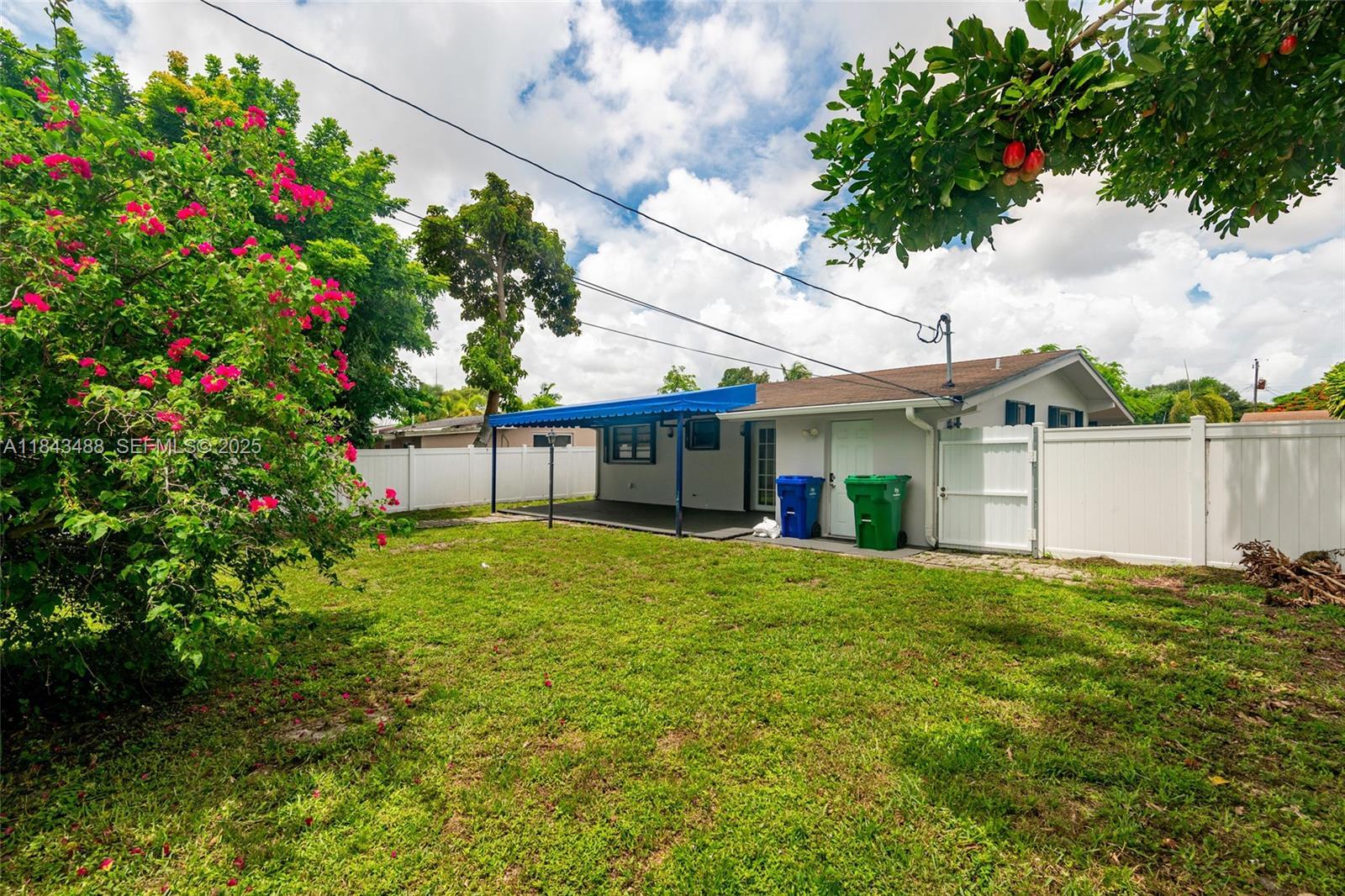 Building Photo - 2631 Alcazar Dr