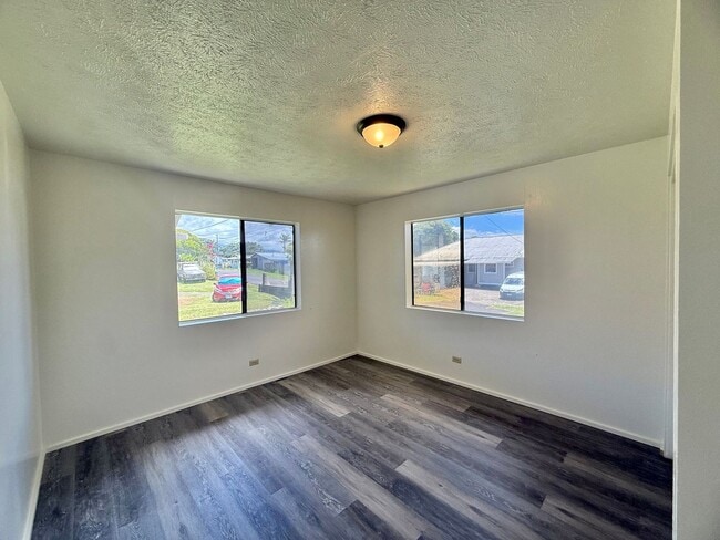 Building Photo - 34 Paina St