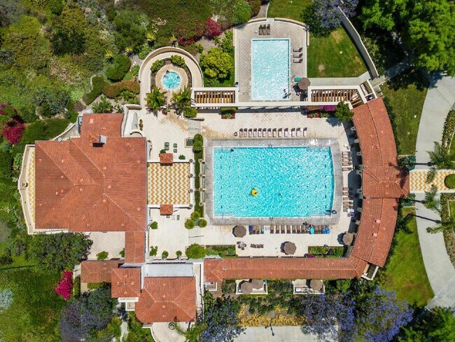 Building Photo - Luxurious Living at Its Finest | 1-Bedroom...