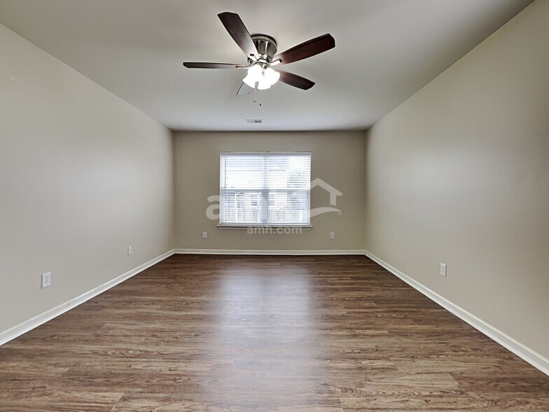 Building Photo - 1103 Homework Ave