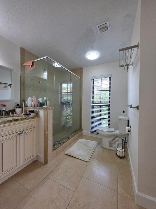 Building Photo - 435 Pine Villa Dr