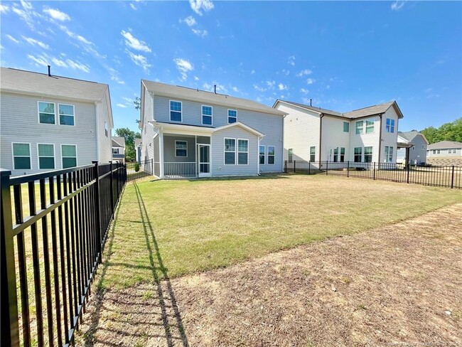 Building Photo - 282 Creekhaven Dr
