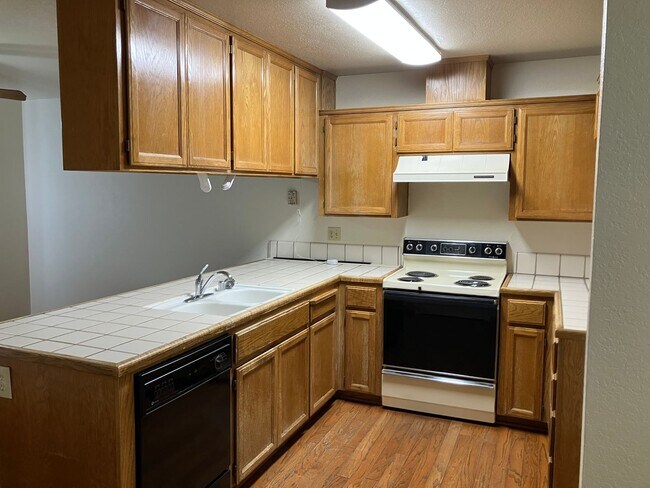 Building Photo - 1725 Branchwood Cir