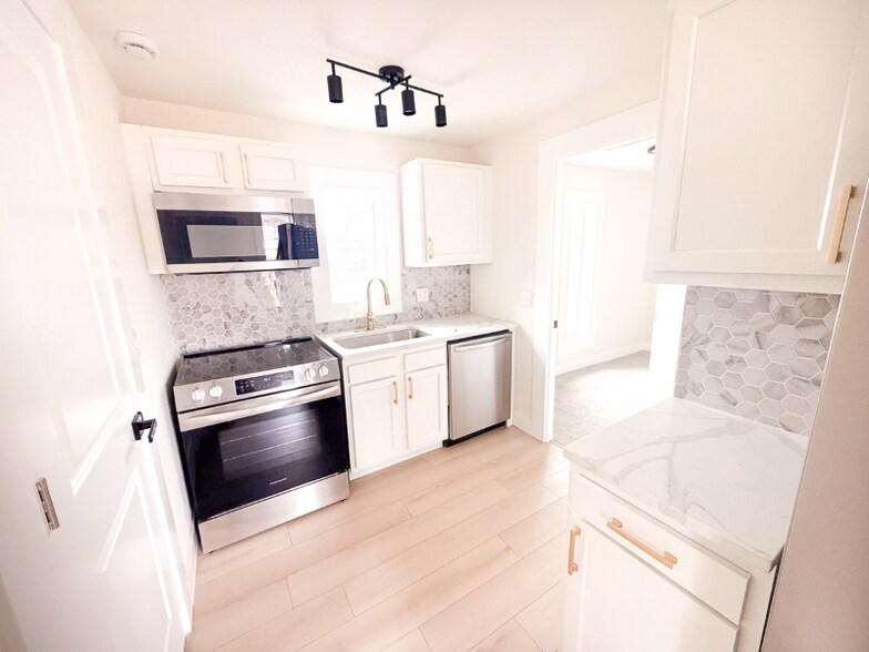 Building Photo - 1112 1/2 11th St