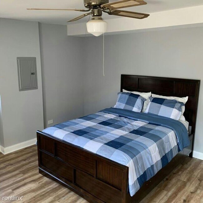 Building Photo - 8136 S Kedzie Ave