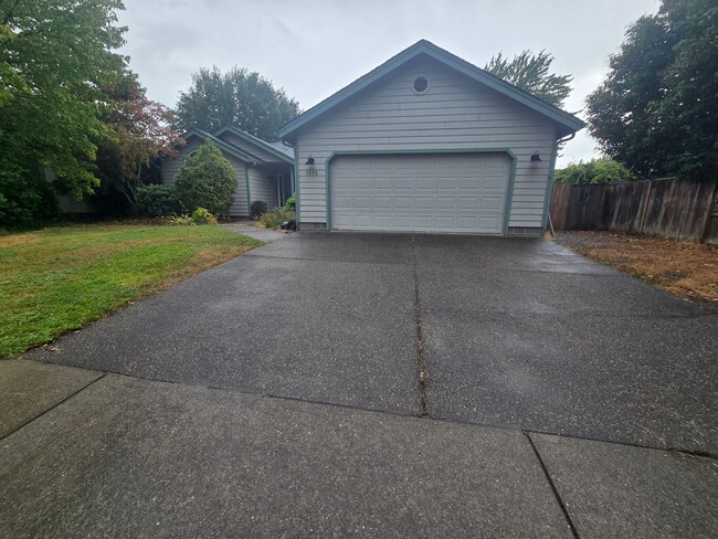 Primary Photo - 3 bed 2 bath Home for Rent in Grants Pass