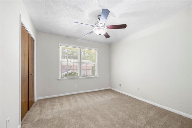 Building Photo - 4000 Pinehurst Pl