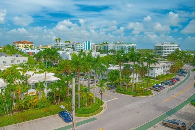 Building Photo - 10101 E Bay Harbor Dr