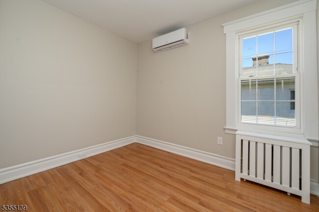 Building Photo - 78 Forest St