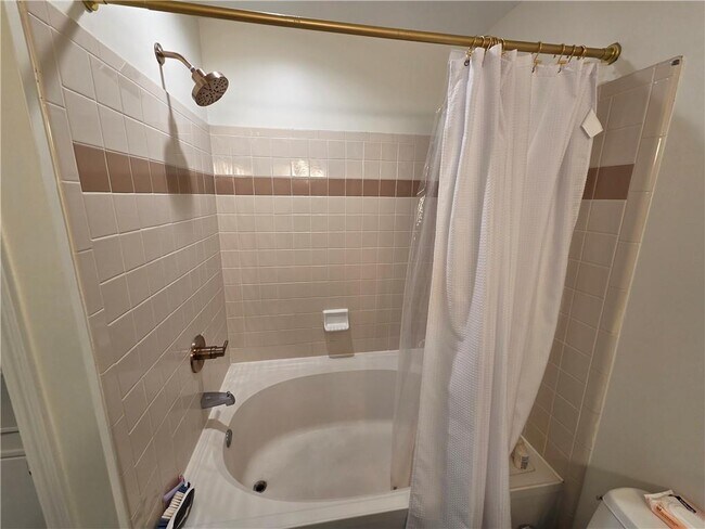 Building Photo - 1101 Juniper St NE