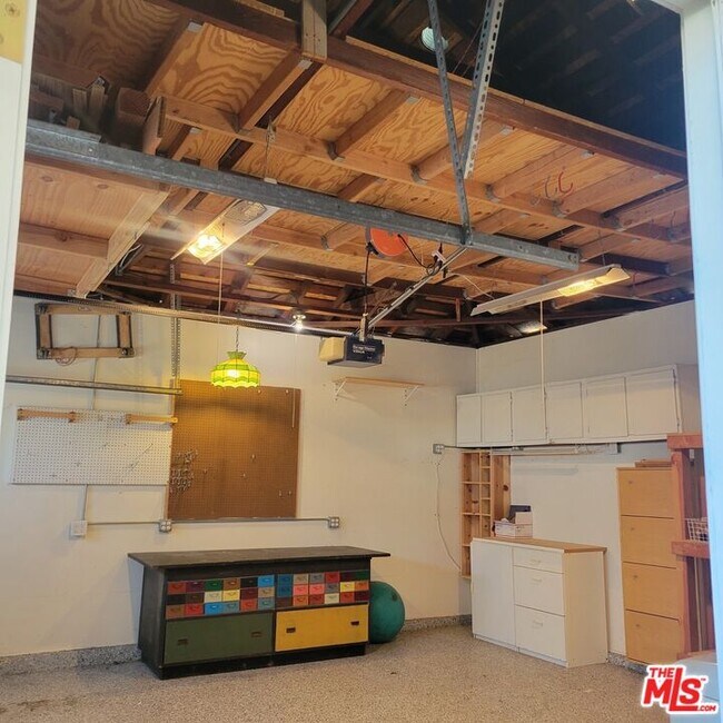 Building Photo - 2781 N Bellflower Blvd