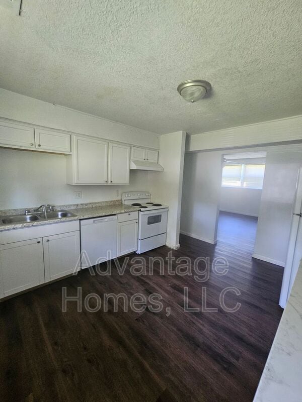 Building Photo - 746 N 70th St
