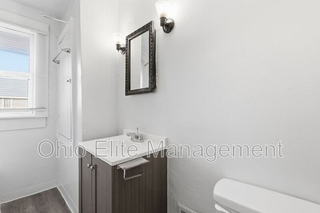 Building Photo - 500 N Champion Ave