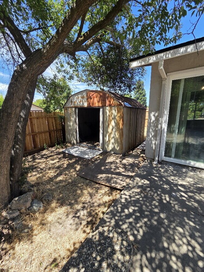 Building Photo - 3-Bedroom house with 2 Baths in Sacramento