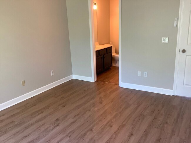 Building Photo - 2 bedrooms - 2 1/2 bath townhome - newly remodeled