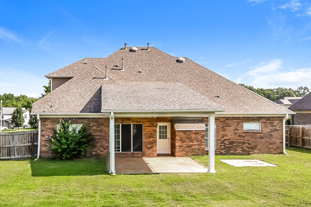 Building Photo - 1275 Heritage Lake Dr