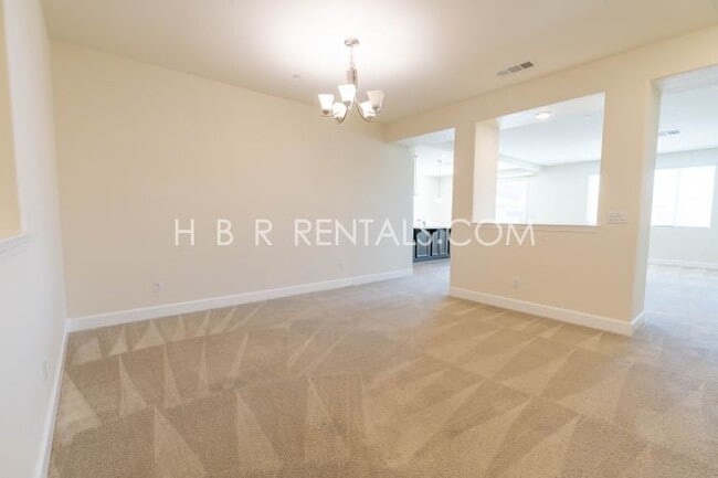 Building Photo - Spacious Elegance: 4-Bedroom with 3.5 Baths in Manteca