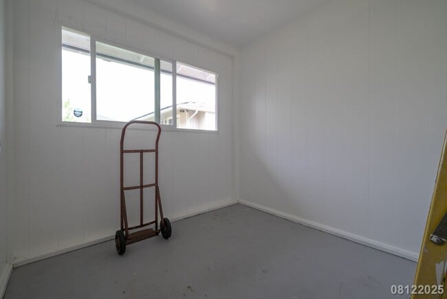Building Photo - UPGRADED 4BR 2BA House in MANOA with SPLIT...