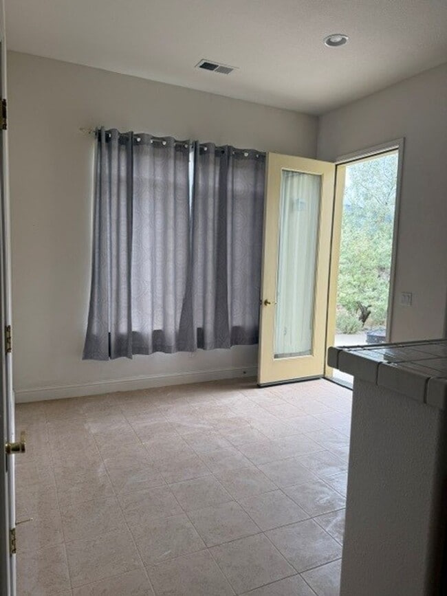 Building Photo - Beautiful 3 bed home with 3 car garage in Indian Hills behind Target