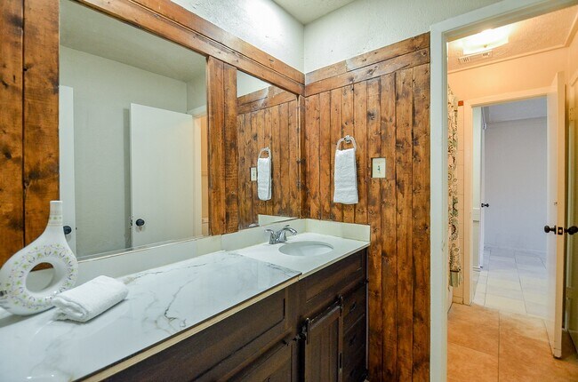 Building Photo - 522 Whippoorwill Dr