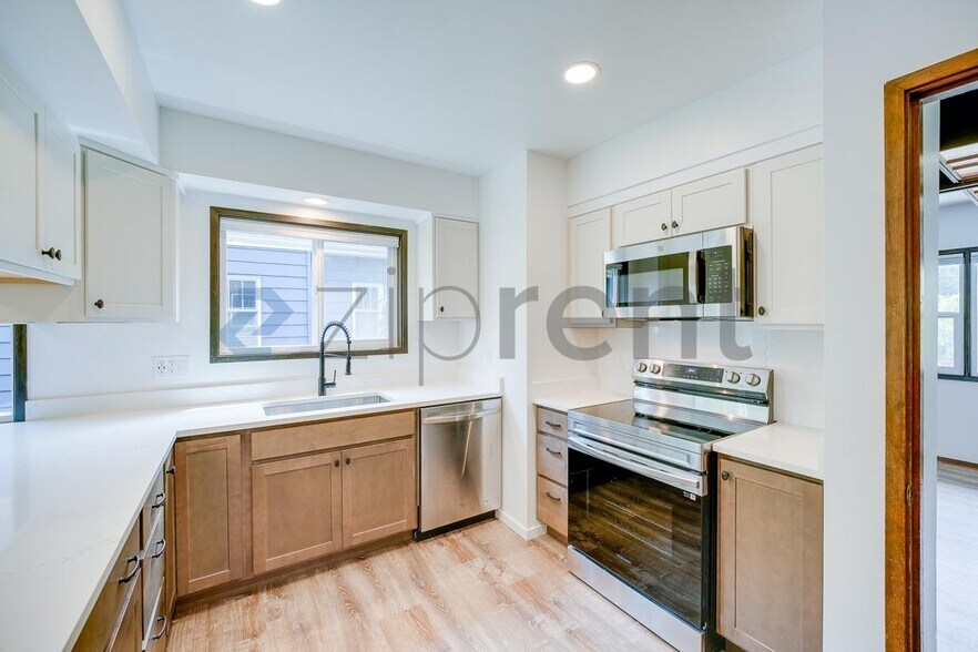 Building Photo - Unit