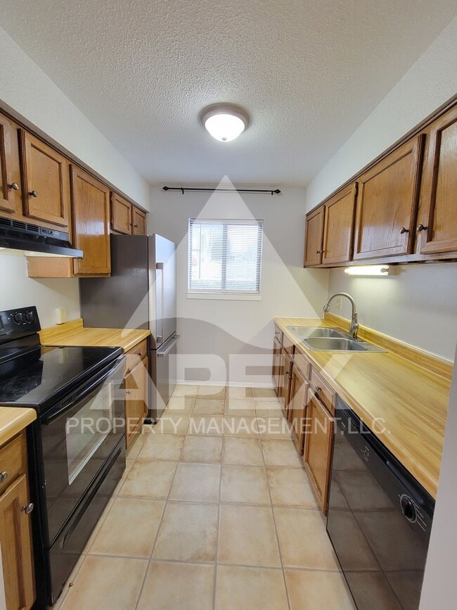 Building Photo - Beautiful 2Bd - 1.5 Bath Condo in West Kno...