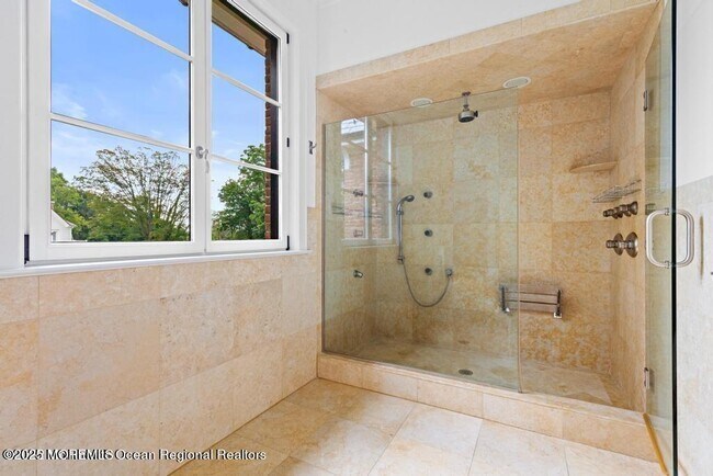 Building Photo - 18 Sheraton Ln