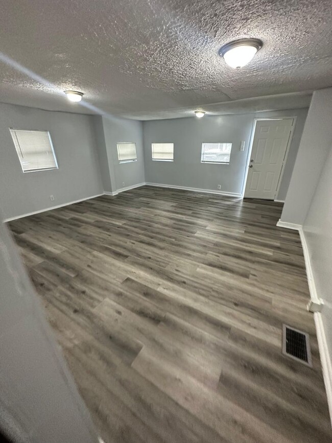 Primary Photo - Fully Renovated 2/1 Single Family Home Rea...
