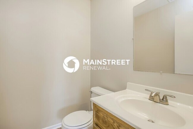 Building Photo - 3 Bedroom Pet-Friendly Home in Leavenworth, KS with Main Street Renewal