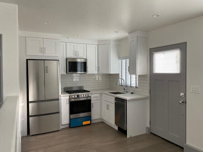 Building Photo - Myrtle St 954