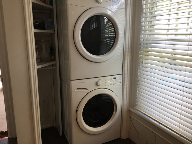 Building Photo - 57 George St