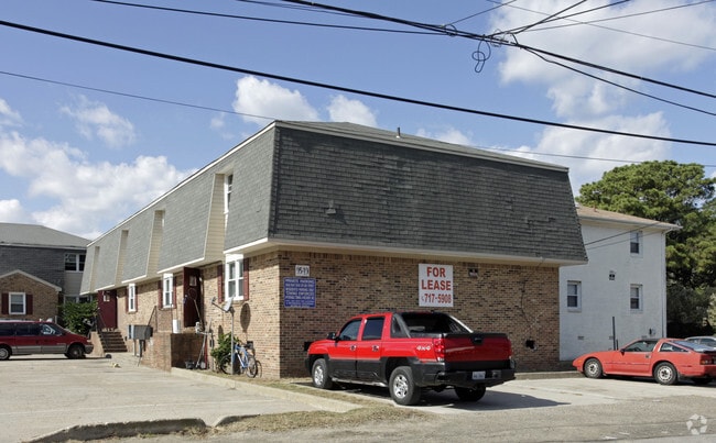 Building Photo - 5th Bay Apartments