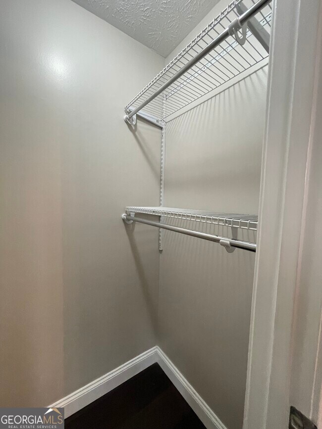 Building Photo - 2880 Florence Dr