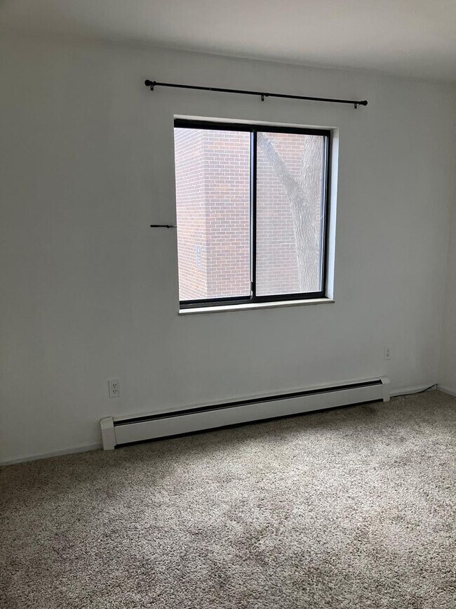 Building Photo - Fabulous 2 Bedroom 2 Bathroom Condo in Boulder!
