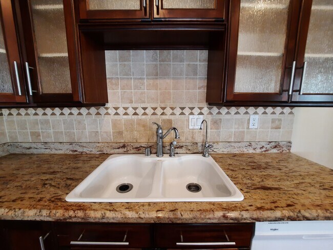 Building Photo - 7955 Vía Latina