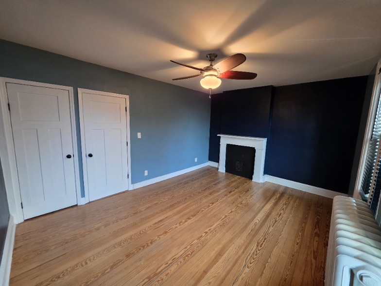 Building Photo - 148 S Swan St