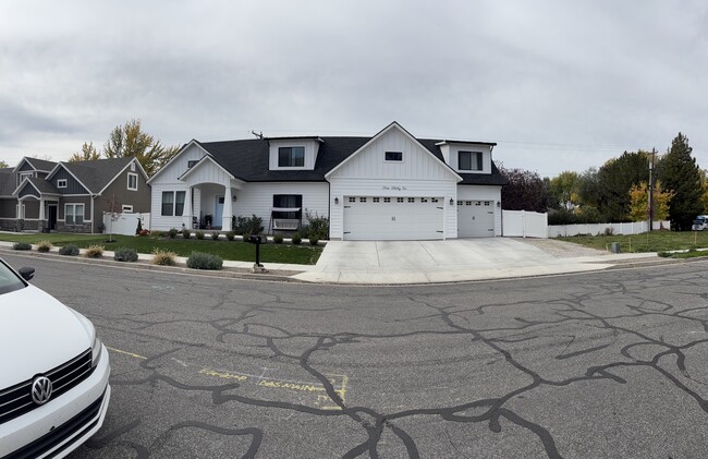 Building Photo - 332 S 160 W