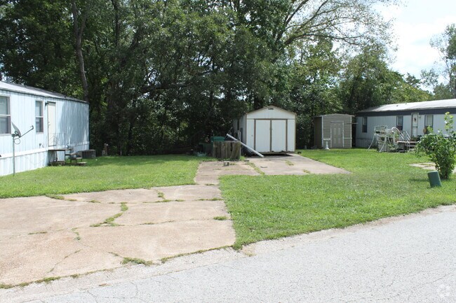 Building Photo - Country Aire Manor