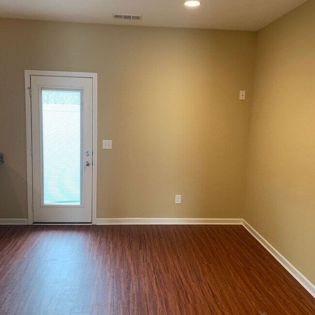 Building Photo - Townhome Condo